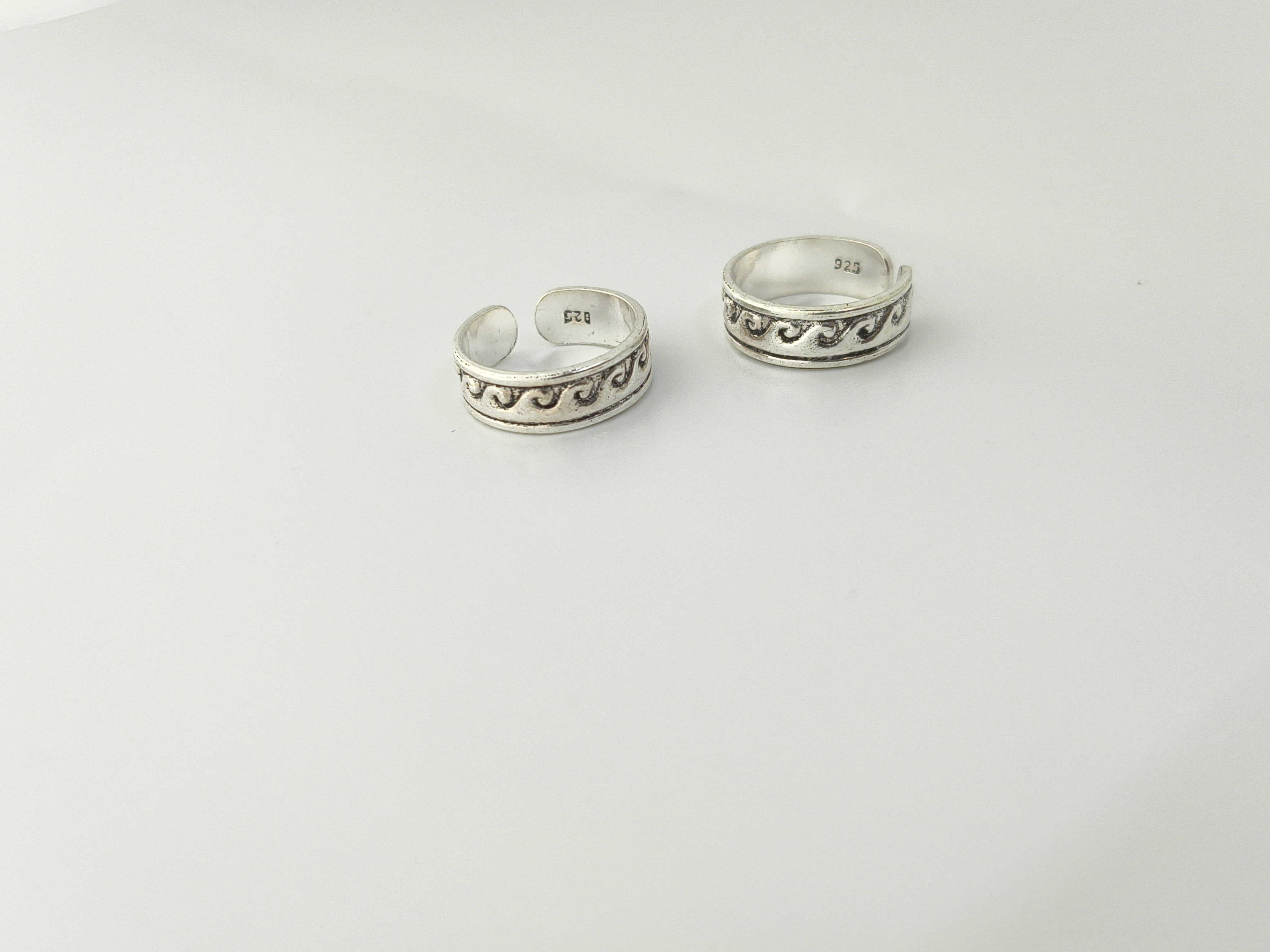 Sterling Silver Adjustable Wave Design Toe Rings - Hover view