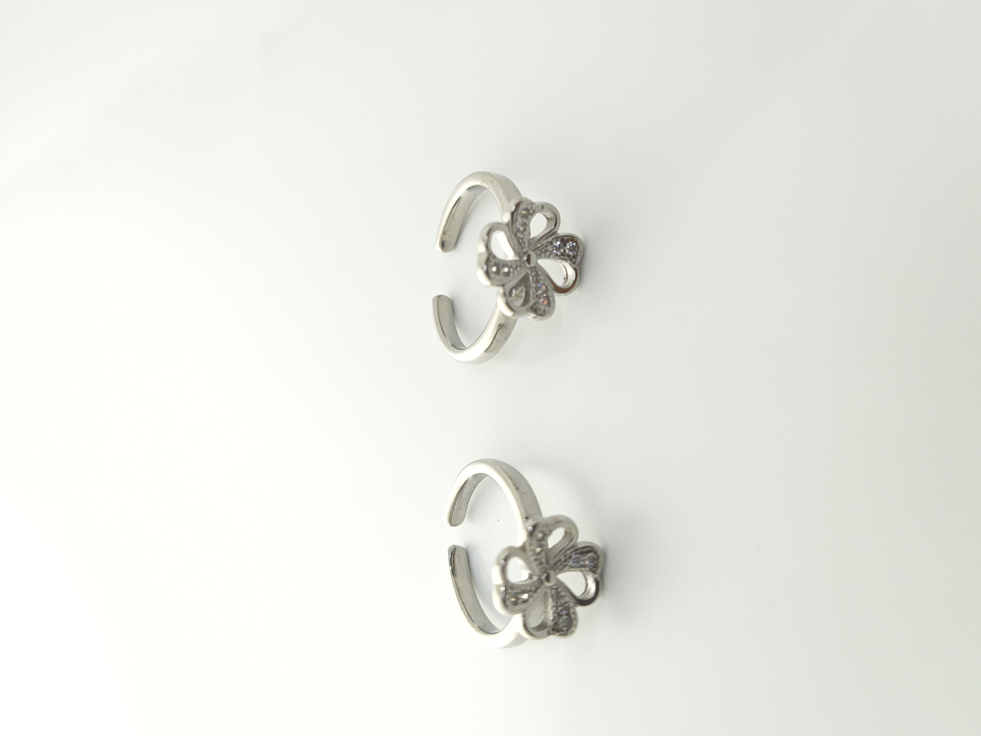 925 Sterling Silver Clover Flower Toe Rings with Cubic Zirconia - Hover view