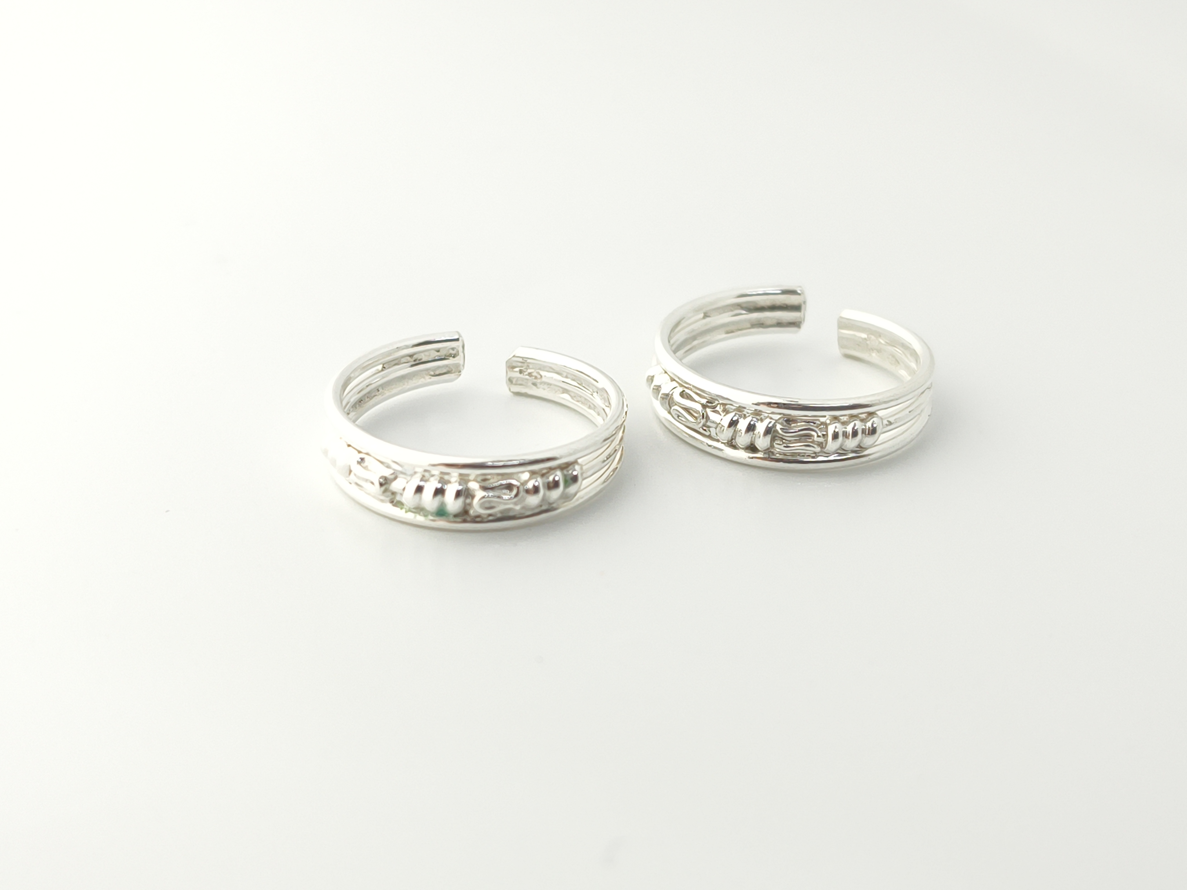925 Sterling Silver Adjustable Triple-Band Scroll Toe Rings - Hover view