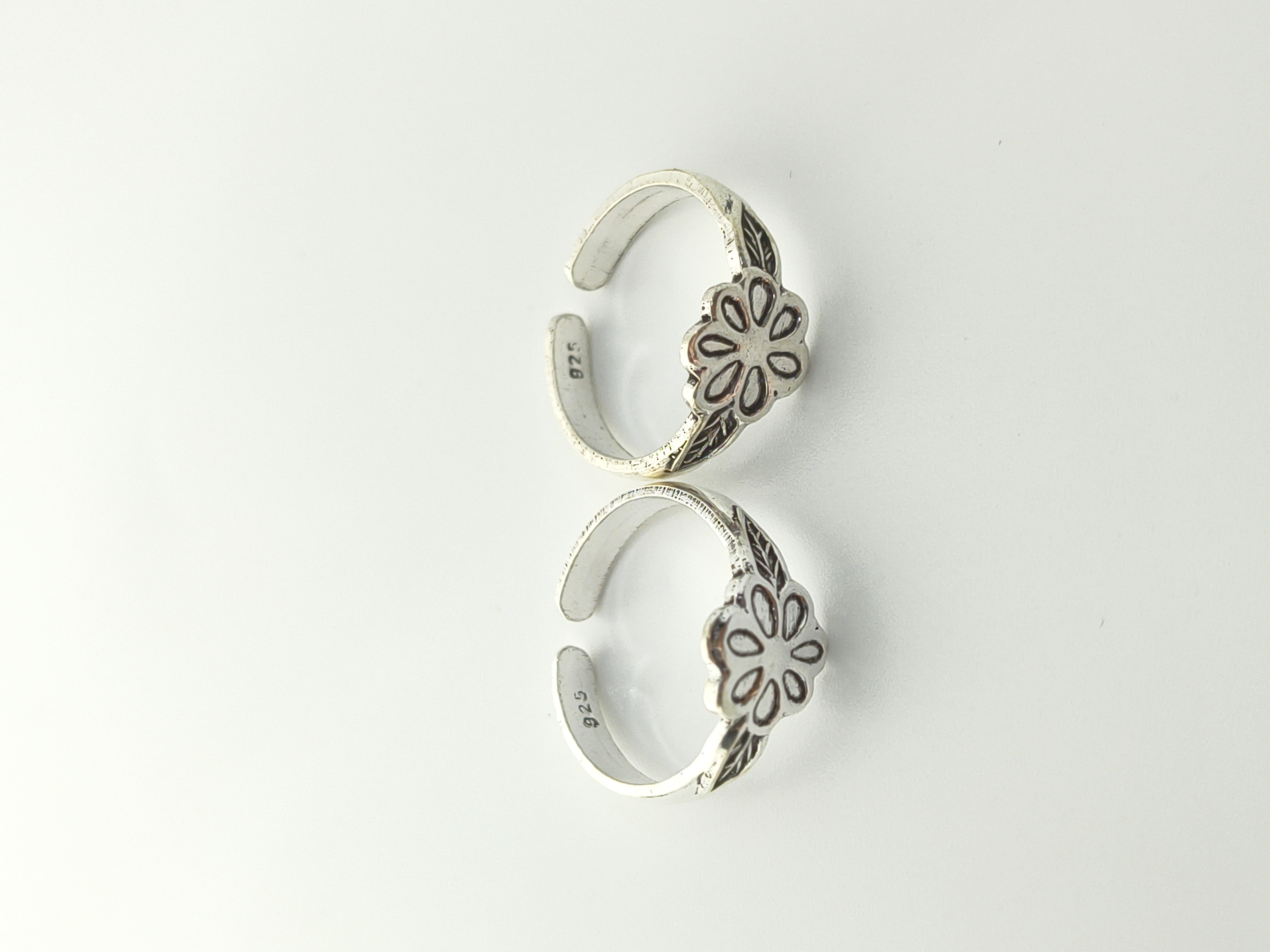 925 Sterling Silver Adjustable Flower Toe Rings - Hover view